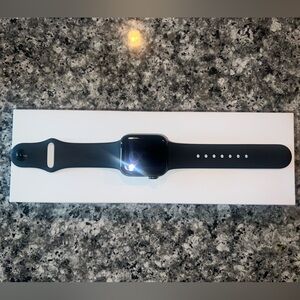 Apple Watch SE (2nd Gen) 40mm – Midnight Aluminum, GPS, Sport Band (S/M)